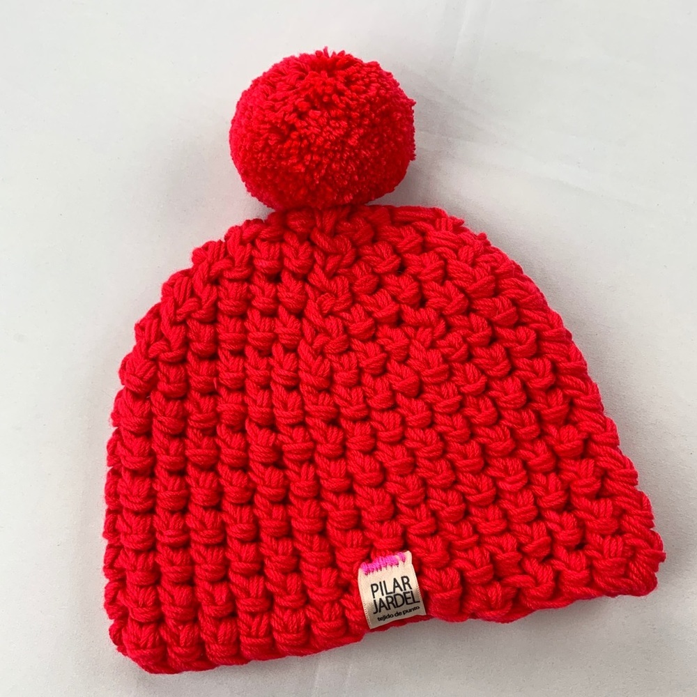 NWT Women Wool beanie with pompom red OS